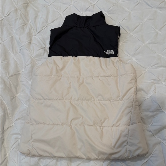 The North Face® Women's Everyday Insulated Vest Size Medium - Picture 5 of 11